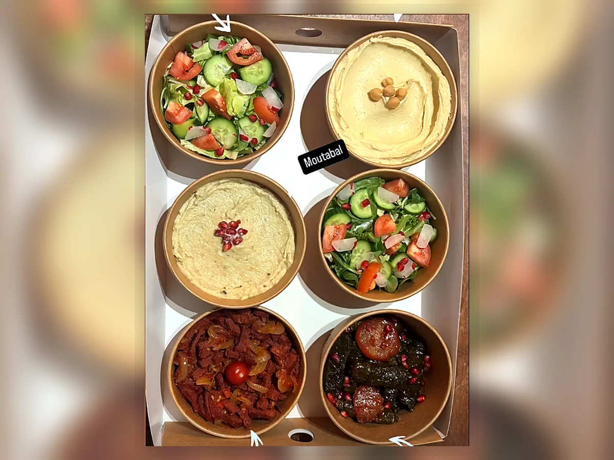 Plateau de mezze libanais : houmous, moutabal, fattouch et dips à partager